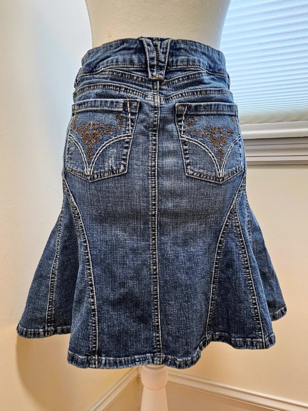Candie's Vintage Y2K Embroidered Denim Flare Mermaid Mini Skirt (Junior Size 1)